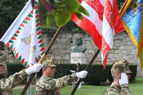 Egyszerre vezetett és szolgált – Szent Lászlóra, a lovagkirályra emlékeztek